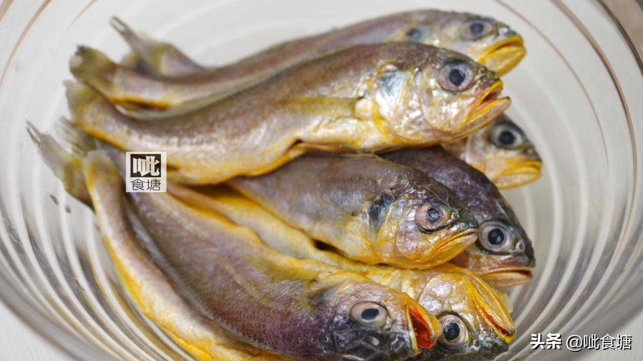 在家做炸小黃魚(yú)掌握這幾個(gè)技巧，表皮酥脆鮮香久放不變軟，收藏吧